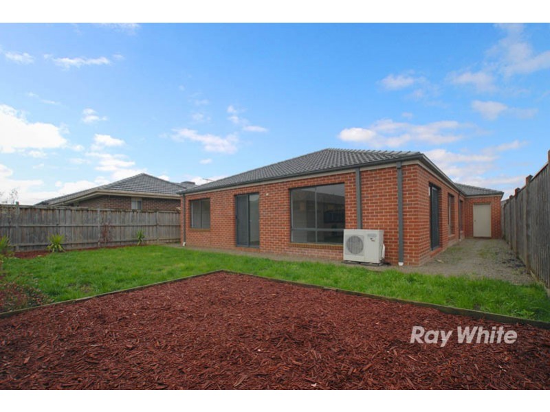 19 Locky Grove, Lyndhurst VIC 3975