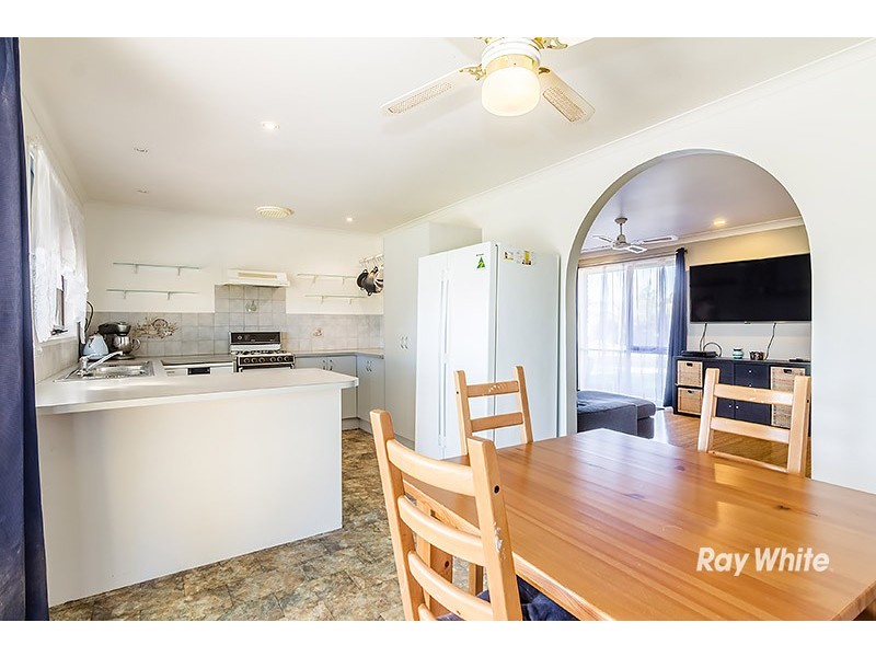 1 Caroline Crescent, Cranbourne West VIC 3977