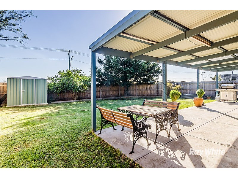 1 Caroline Crescent, Cranbourne West VIC 3977