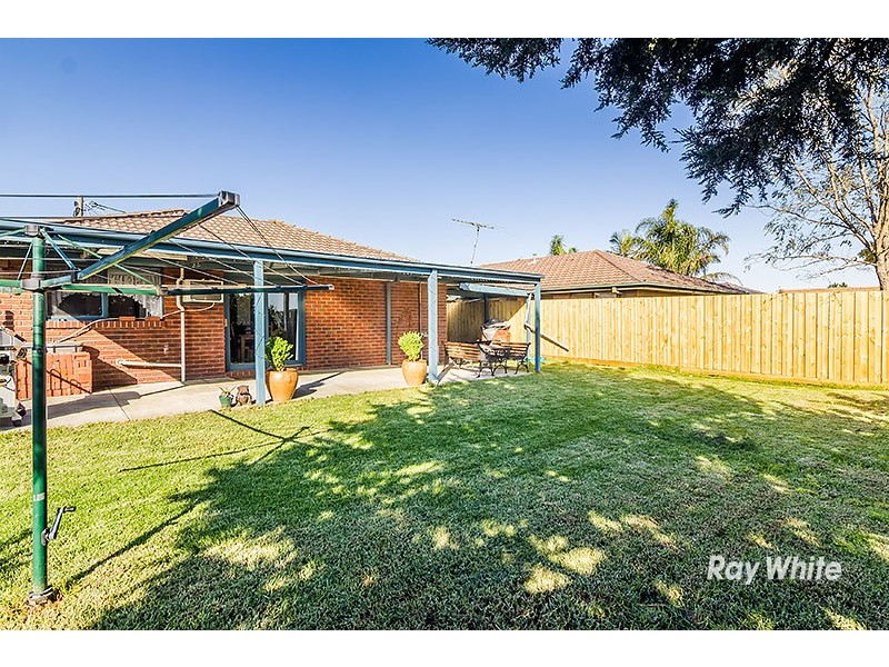 1 Caroline Crescent, Cranbourne West VIC 3977