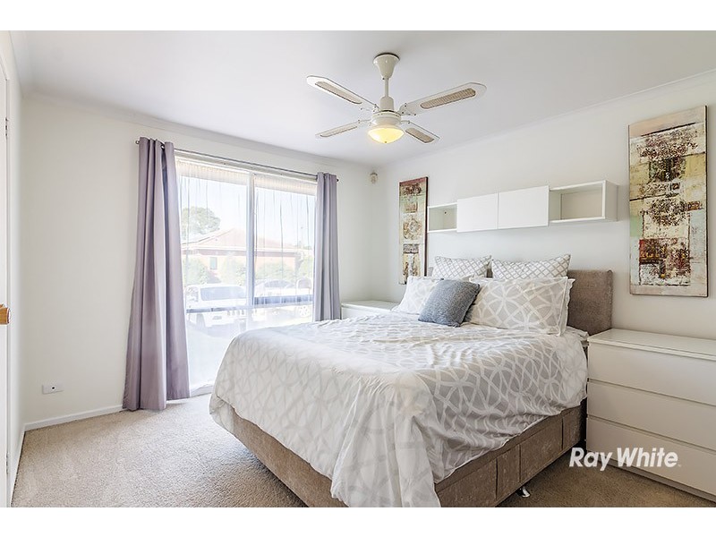 1 Caroline Crescent, Cranbourne West VIC 3977