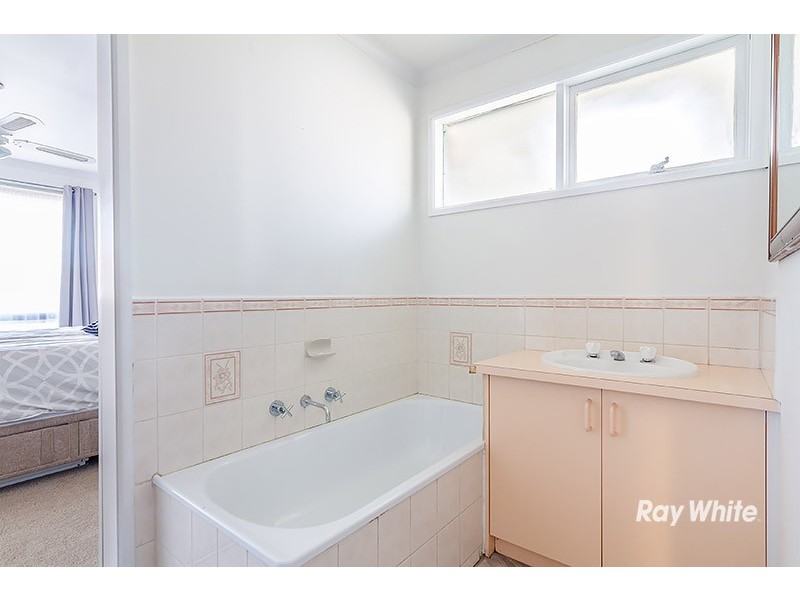 1 Caroline Crescent, Cranbourne West VIC 3977