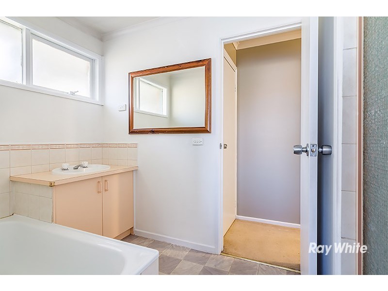 1 Caroline Crescent, Cranbourne West VIC 3977