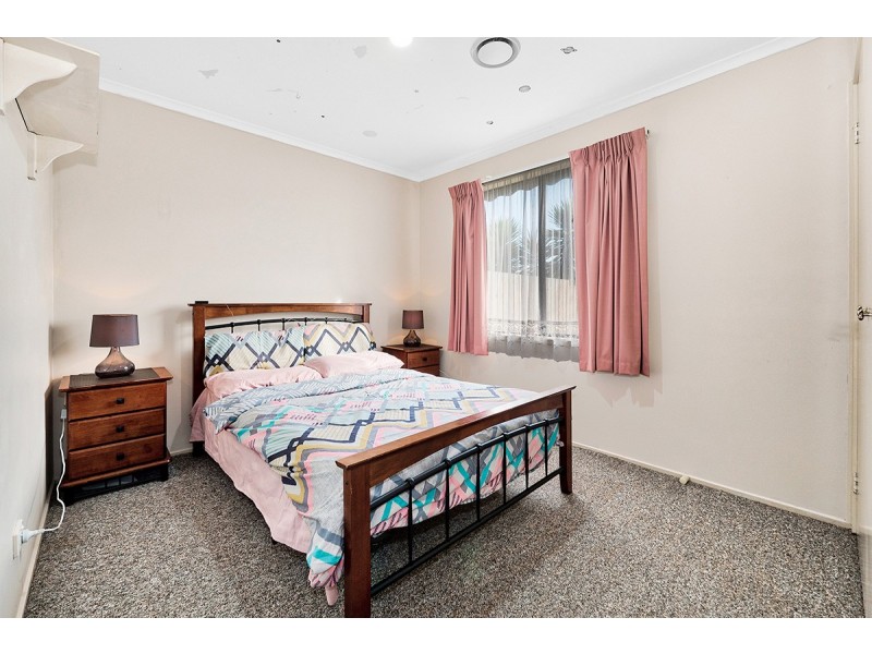 9 Daphne Way, Cranbourne North VIC 3977