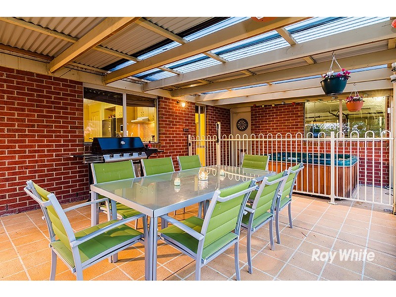 102 Harrington Drive, Narre Warren South VIC 3805