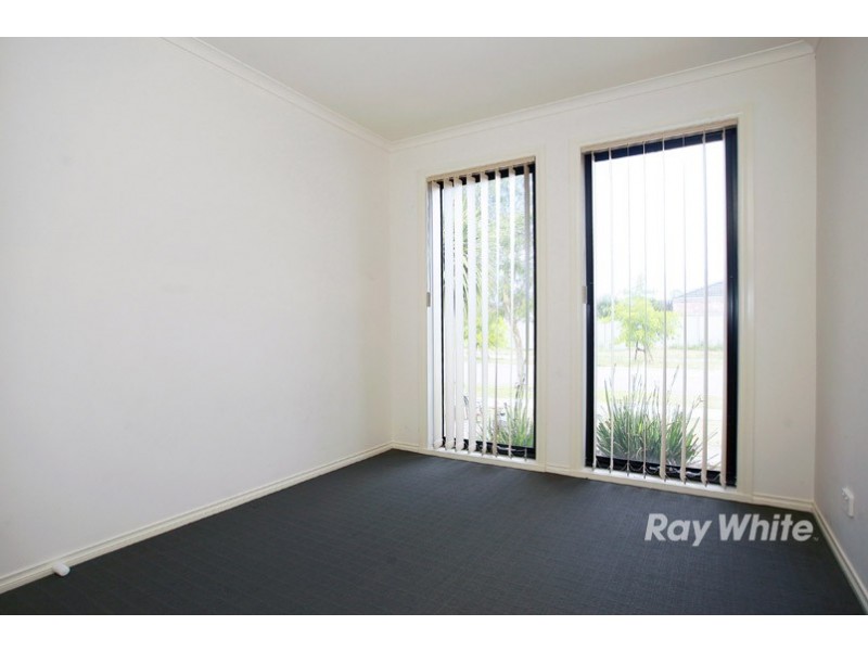 1/36 Greenaway Terrace, Cranbourne East VIC 3977