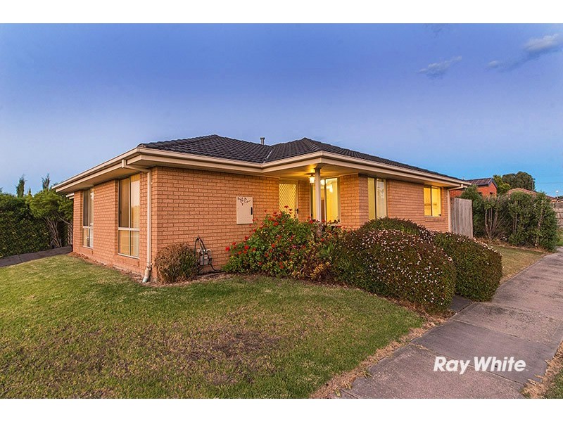 1/4 Providence Drive, Cranbourne West VIC 3977