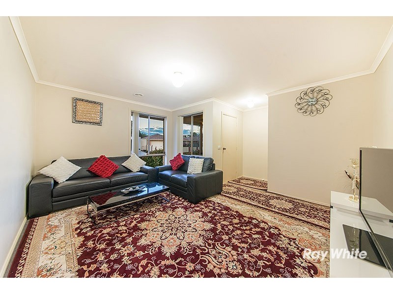 1/4 Providence Drive, Cranbourne West VIC 3977