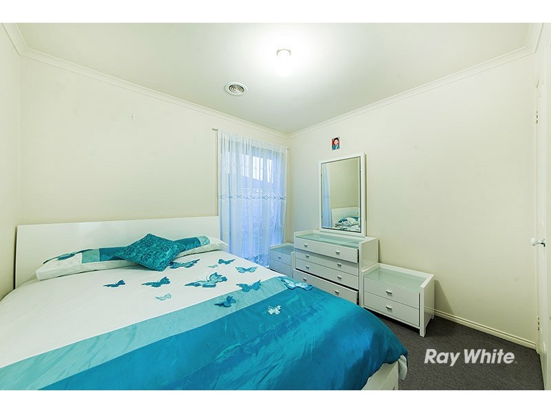 1/4 Providence Drive, Cranbourne West VIC 3977