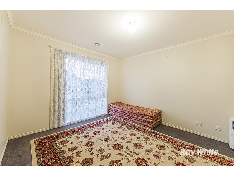 1/4 Providence Drive, Cranbourne West VIC 3977
