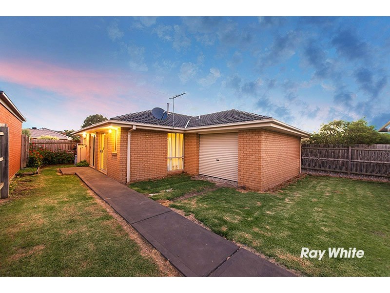1/4 Providence Drive, Cranbourne West VIC 3977
