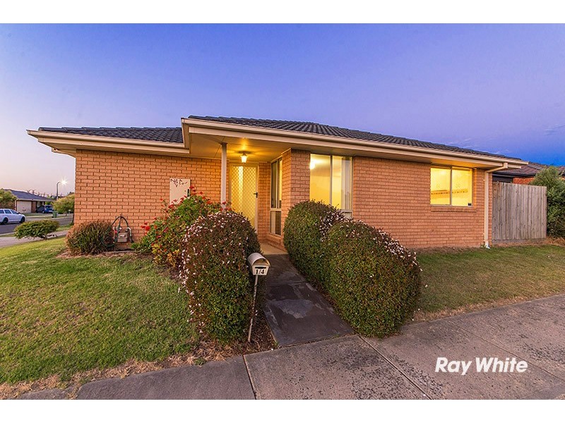 1/4 Providence Drive, Cranbourne West VIC 3977