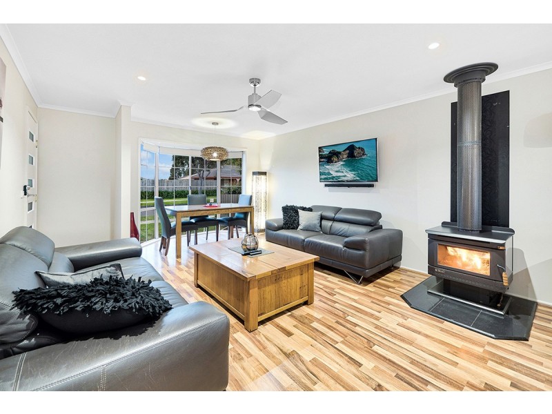 16 Allemby Drive, Cranbourne West VIC 3977