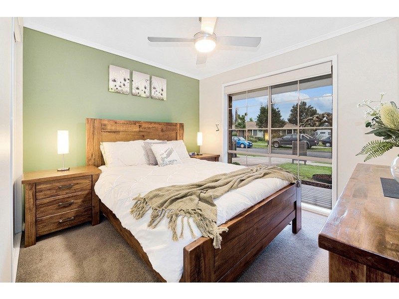 16 Allemby Drive, Cranbourne West VIC 3977