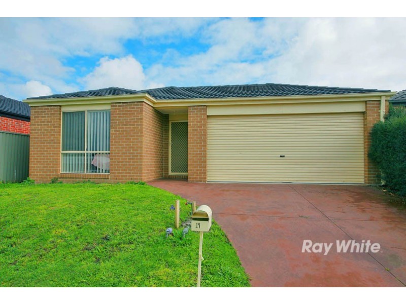 19 Archers Field Drive, Cranbourne East VIC 3977