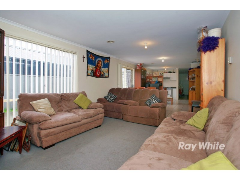 19 Archers Field Drive, Cranbourne East VIC 3977