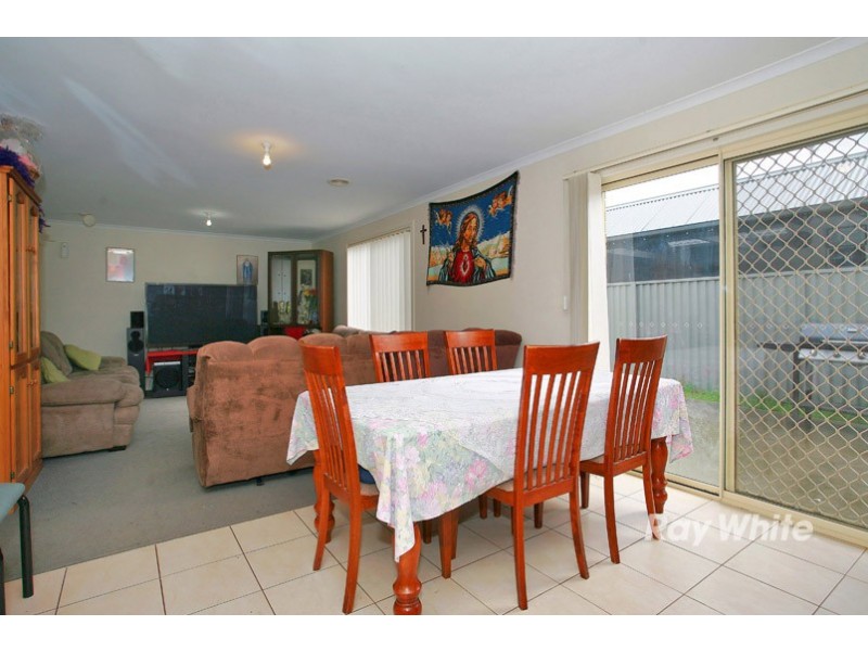 19 Archers Field Drive, Cranbourne East VIC 3977