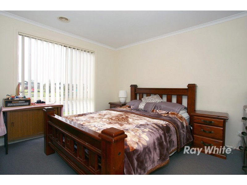 19 Archers Field Drive, Cranbourne East VIC 3977