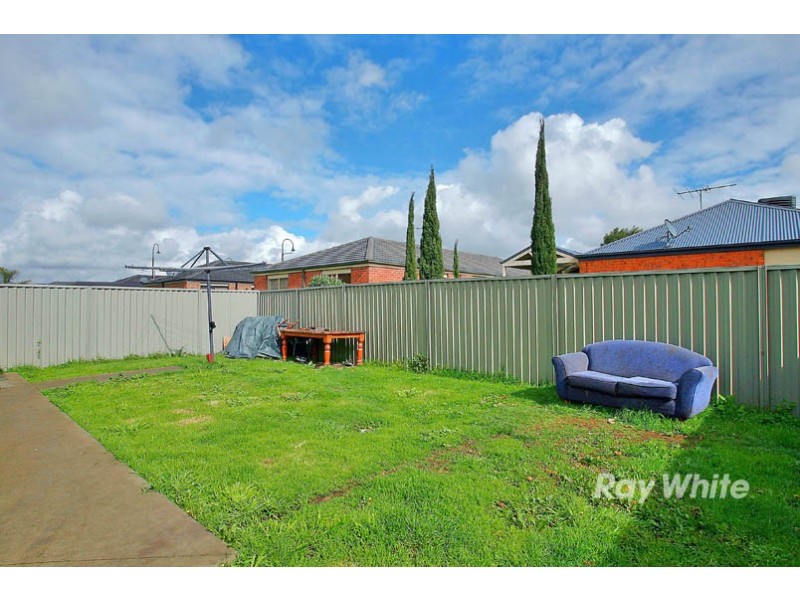 19 Archers Field Drive, Cranbourne East VIC 3977