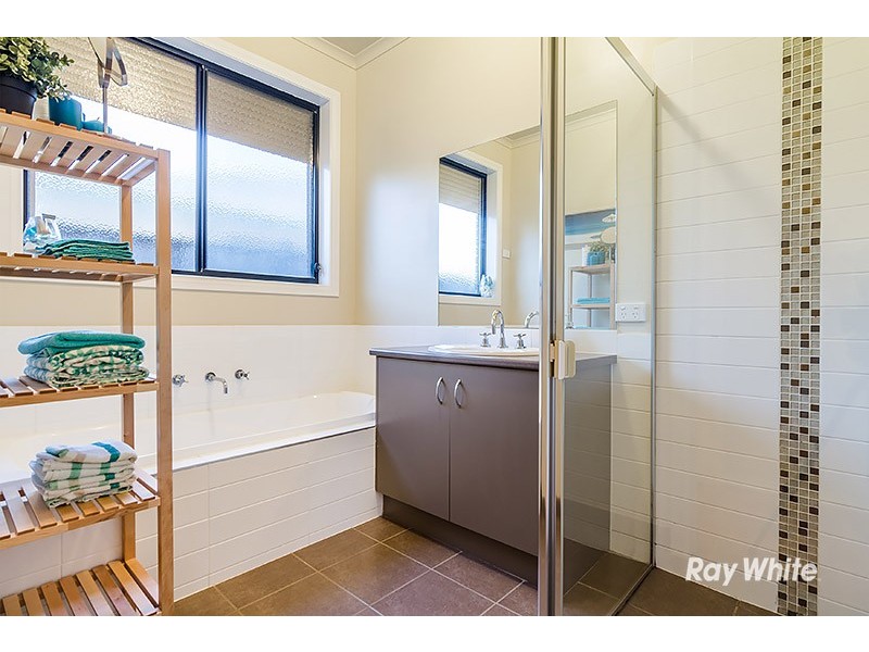 6 Aspendale place, Lyndhurst VIC 3975