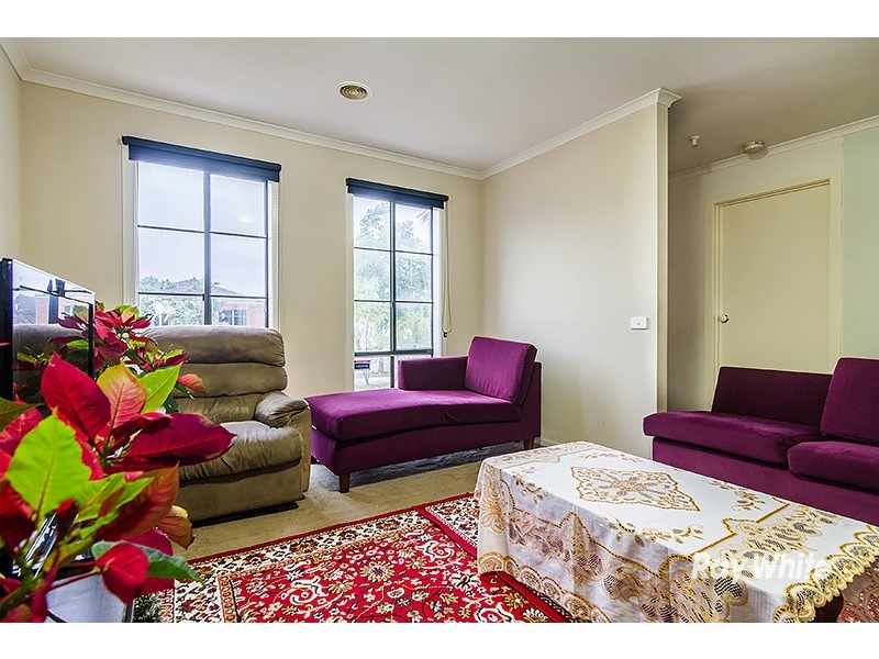 18 Baltic Way, Cranbourne West VIC 3977