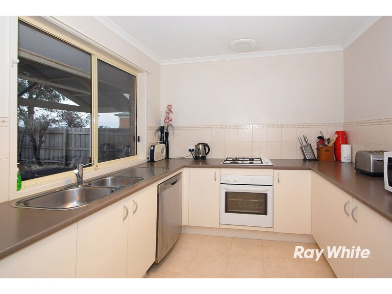46 Bellbrae Crescent, Cranbourne West VIC 3977