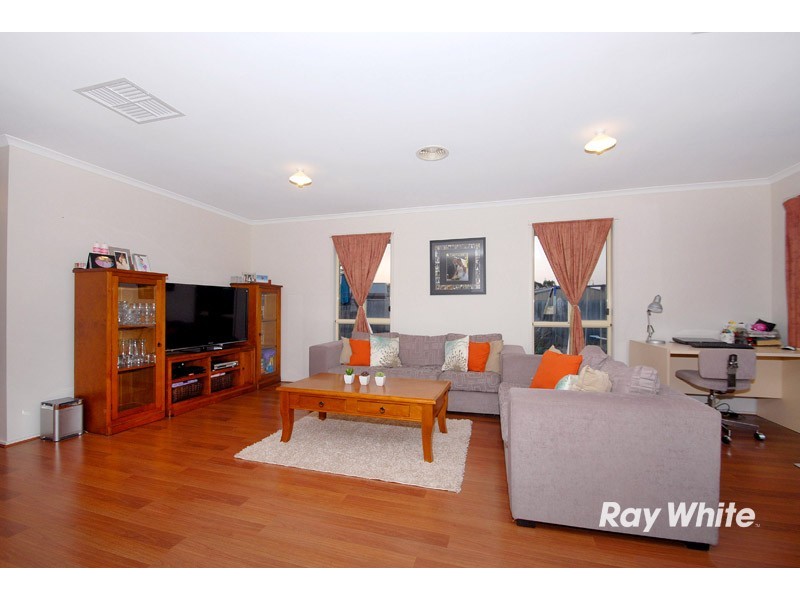 46 Bellbrae Crescent, Cranbourne West VIC 3977