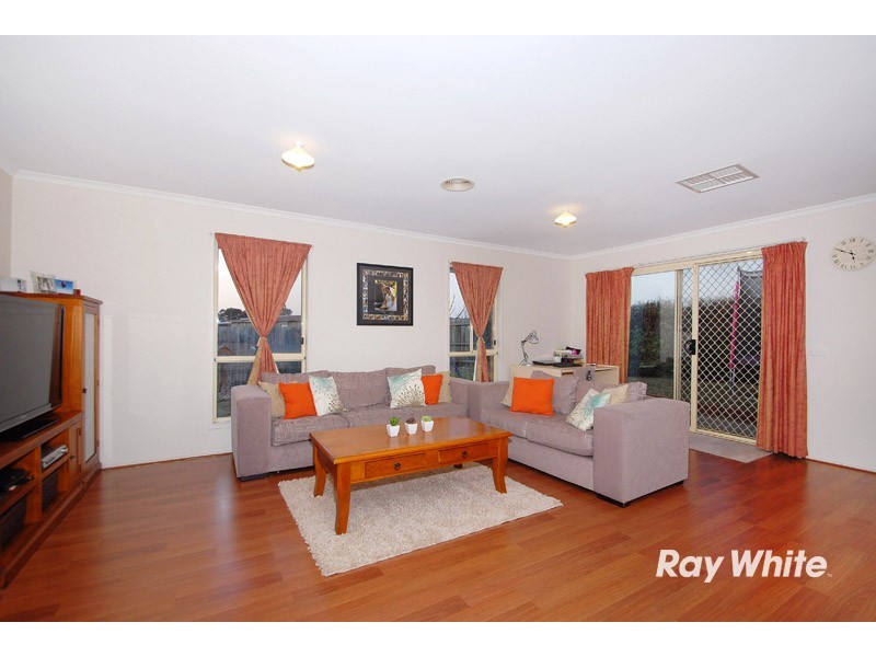 46 Bellbrae Crescent, Cranbourne West VIC 3977