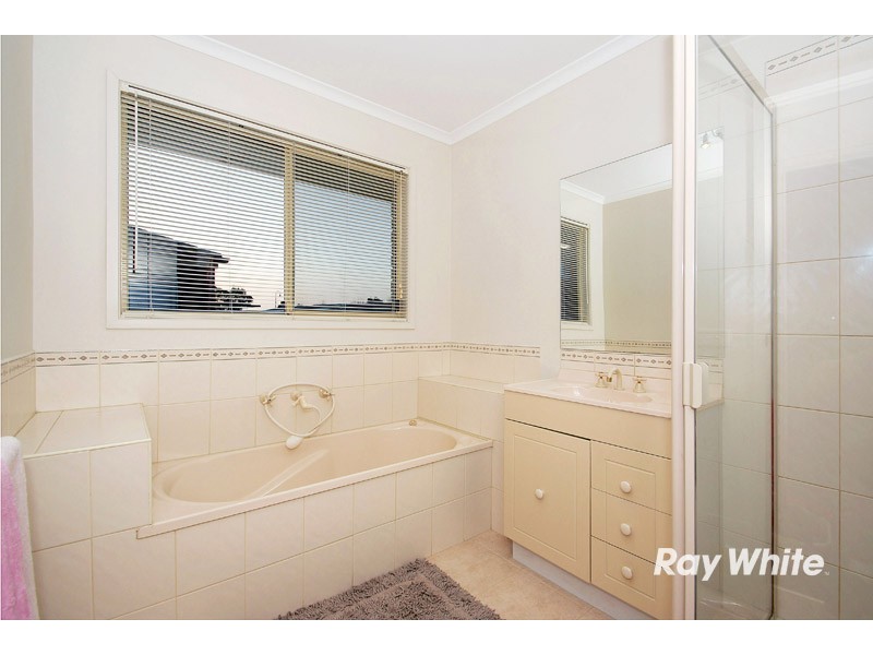 46 Bellbrae Crescent, Cranbourne West VIC 3977