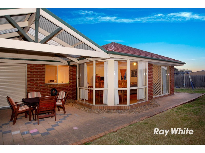 46 Bellbrae Crescent, Cranbourne West VIC 3977