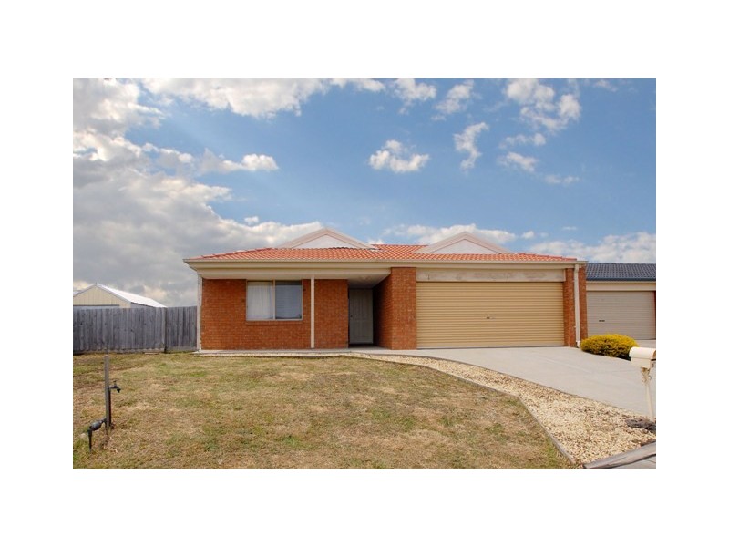 50 Bernborough Avenue, Cranbourne West VIC 3977