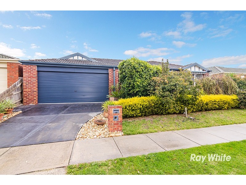 13 Breamlea Way, Cranbourne West VIC 3977