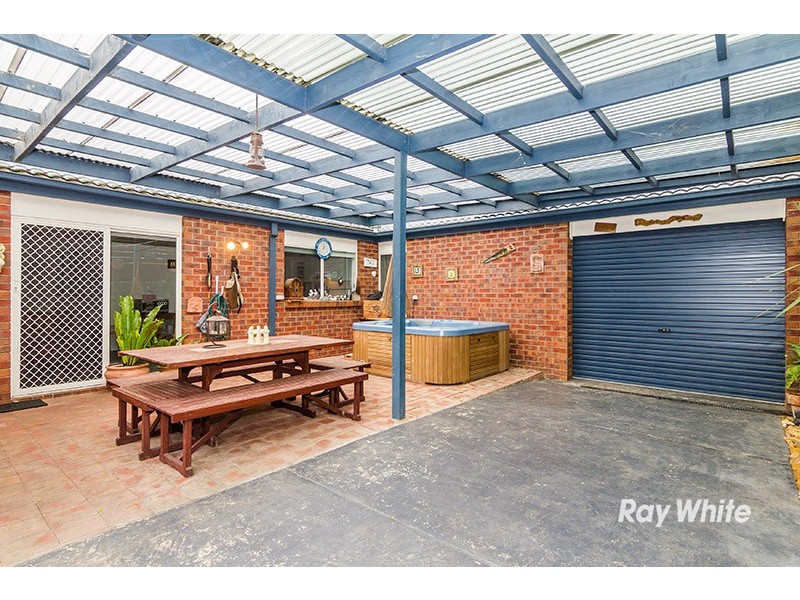 13 Breamlea Way, Cranbourne West VIC 3977