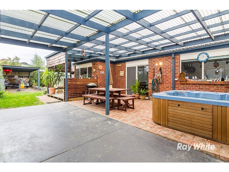 13 Breamlea Way, Cranbourne West VIC 3977