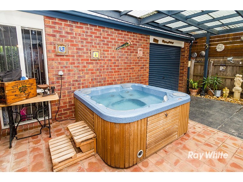 13 Breamlea Way, Cranbourne West VIC 3977