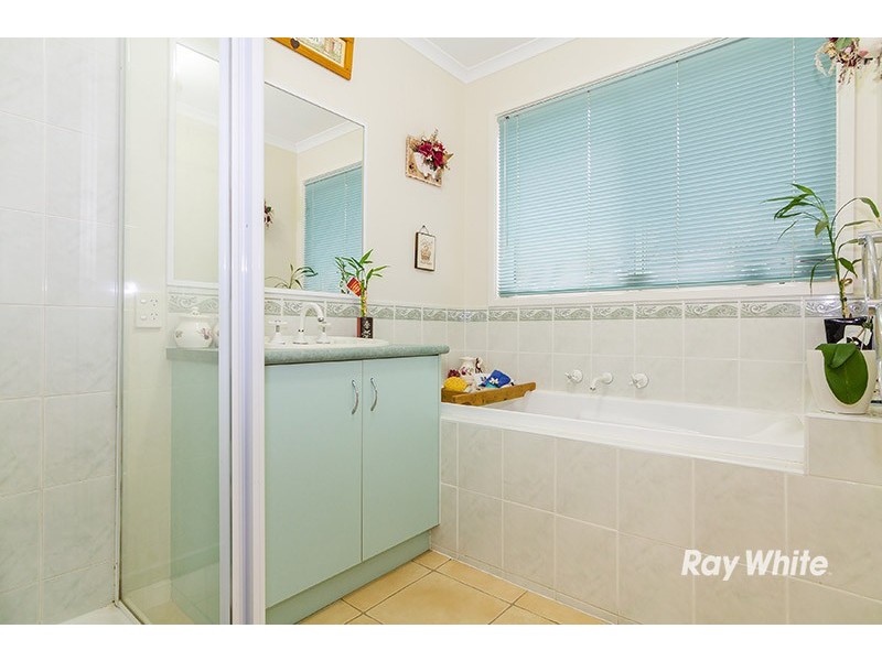 13 Breamlea Way, Cranbourne West VIC 3977