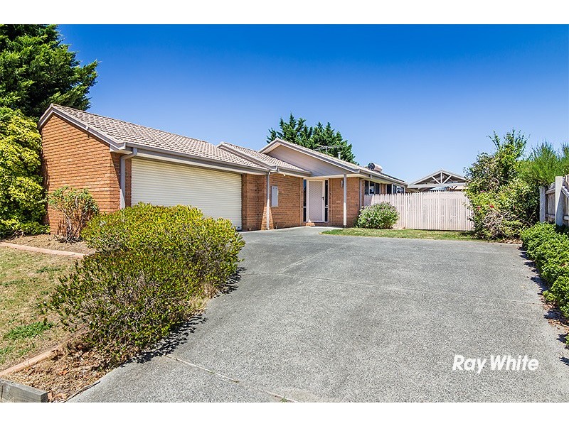 18 Brentwood Drive, Cranbourne North VIC 3977