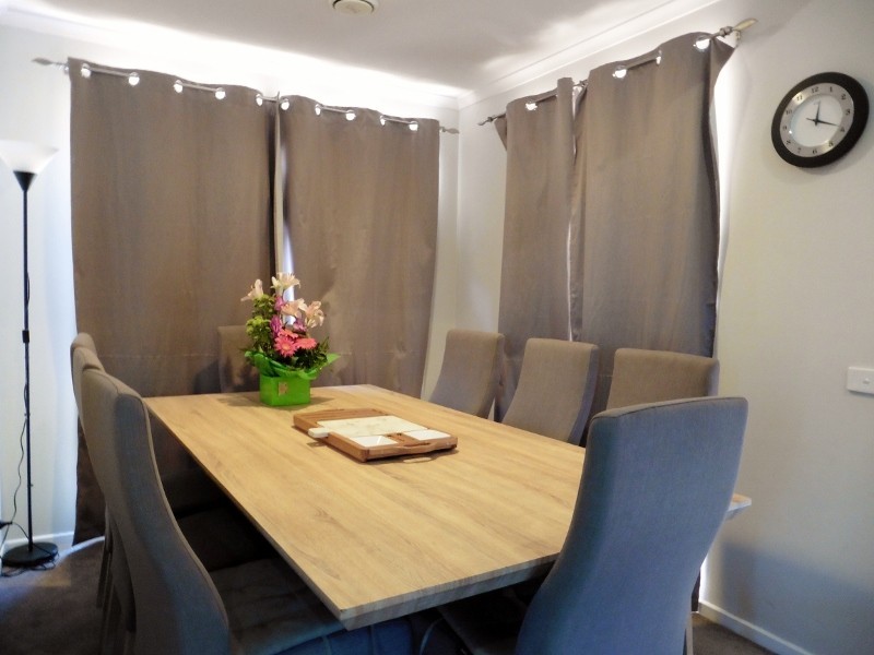 18 Brentwood Drive, Cranbourne North VIC 3977