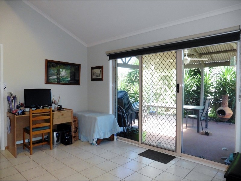 18 Brentwood Drive, Cranbourne North VIC 3977