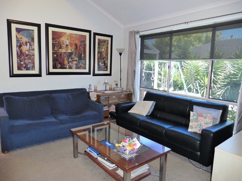 18 Brentwood Drive, Cranbourne North VIC 3977