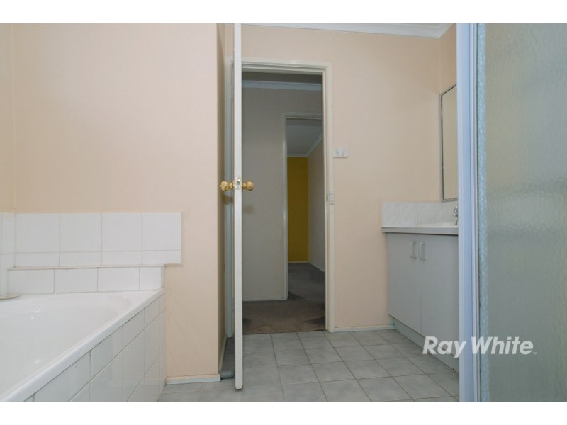 1 Brentwood Drive, Cranbourne North VIC 3977