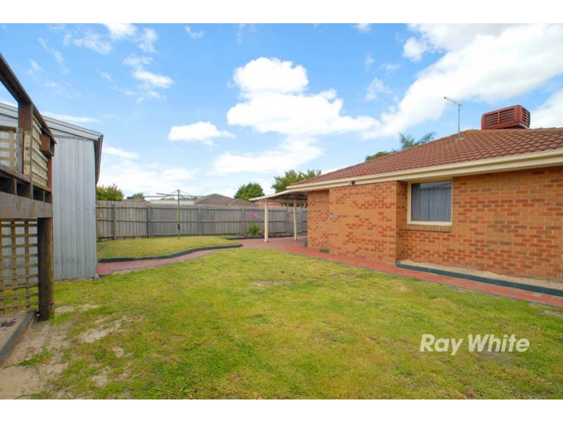 1 Brentwood Drive, Cranbourne North VIC 3977