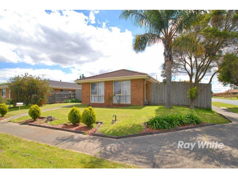 1 Brentwood Drive, Cranbourne North VIC 3977