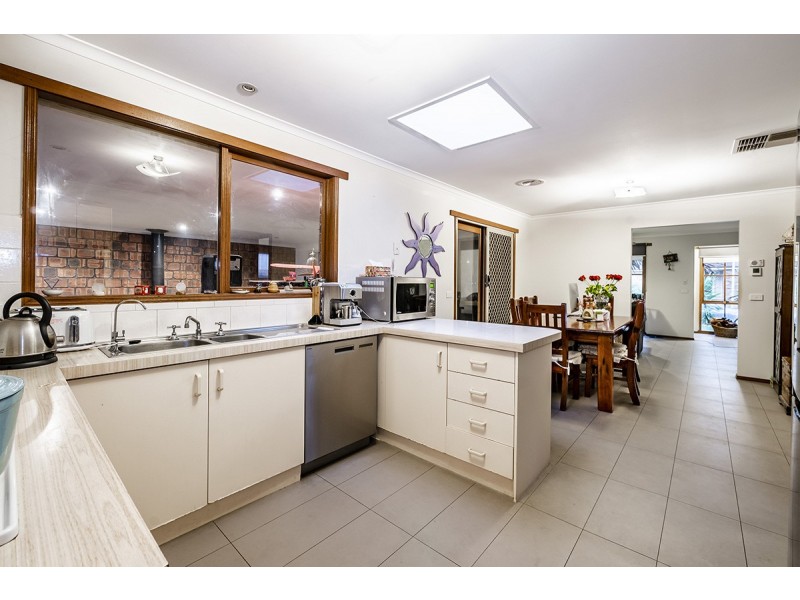 3 Celebration Court, Cranbourne West VIC 3977