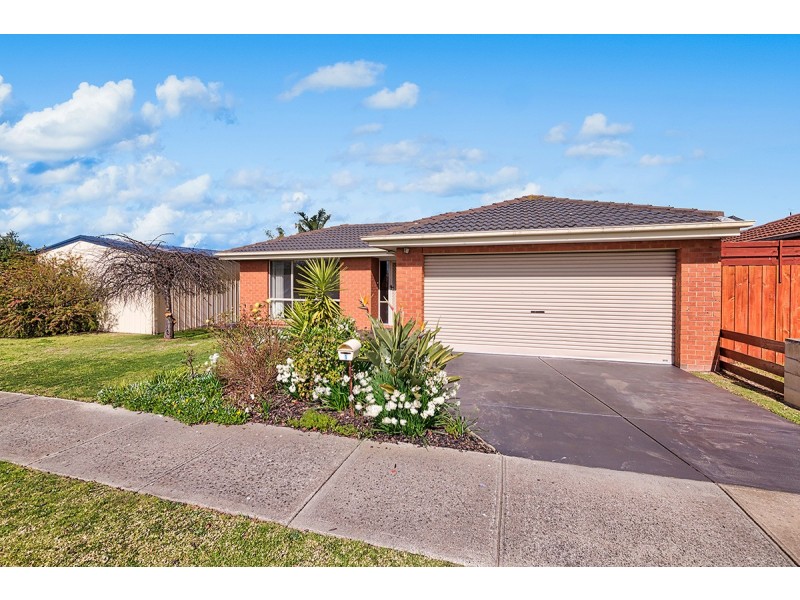 1 Chatham Close, Cranbourne East VIC 3977