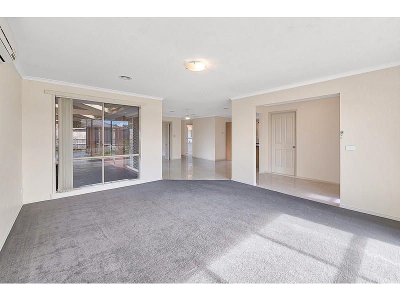 1 Chatham Close, Cranbourne East VIC 3977