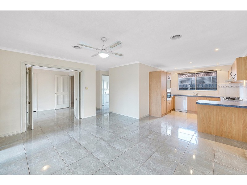 1 Chatham Close, Cranbourne East VIC 3977