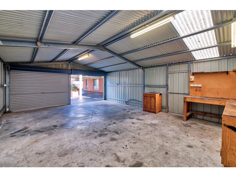1 Chatham Close, Cranbourne East VIC 3977