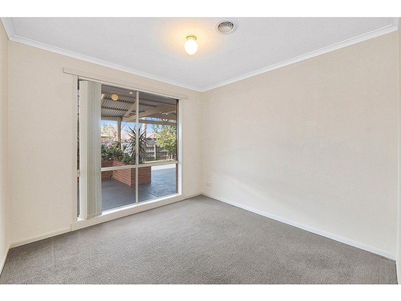 1 Chatham Close, Cranbourne East VIC 3977