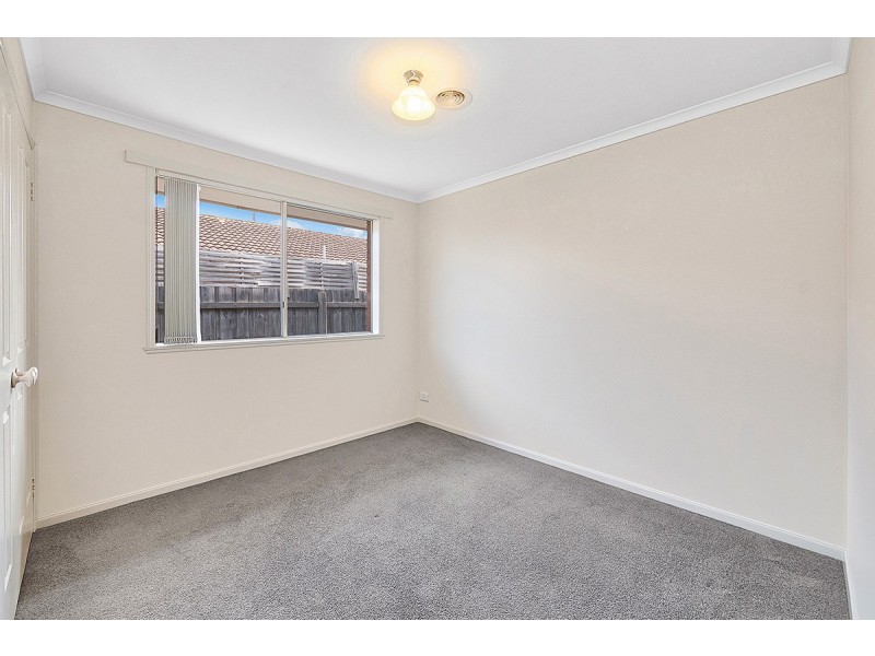 1 Chatham Close, Cranbourne East VIC 3977